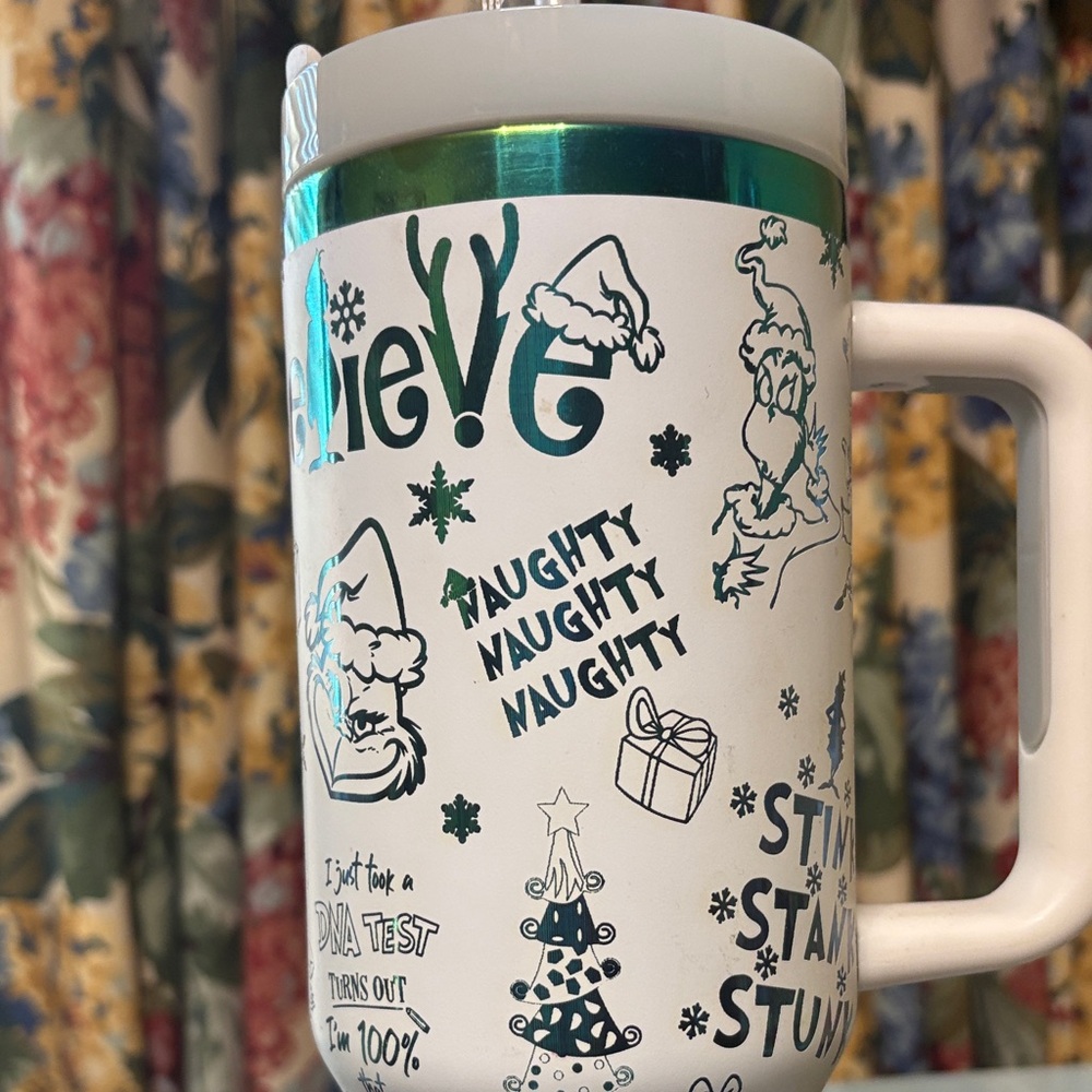 40oz Grinch Themed Travel Mug with Straw - Picture 2 of 5